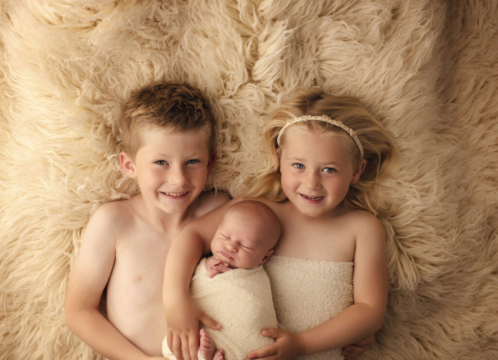 Nyfødt billeder søskende 2023 - Fotograf Trine Rosholm 2