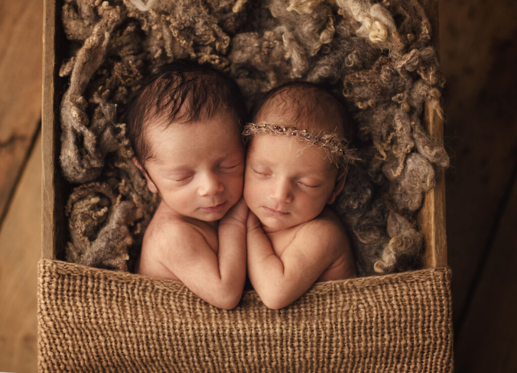 Nyfødt billeder tvillinger 2023 - Fotograf Trine Rosholm 1