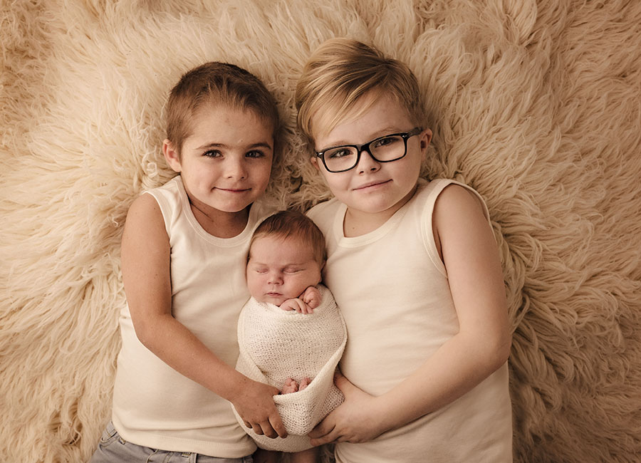 Nyfødt fotografering med søskende 2023 - Fotograf Trine Rosholm 40